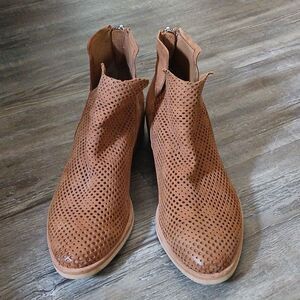 DOLCE VITA Kaidie  Tan Heeled Booties Ankle Boots   Sz 8.5  EUC
